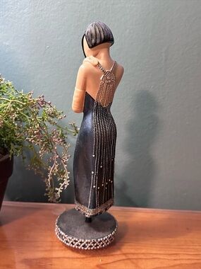 (UT) The Latest Thing • “After Dark” Figurine